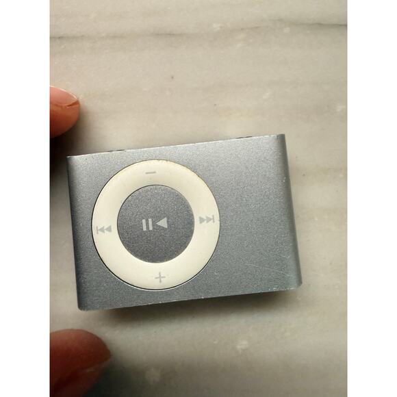 Apple iPod Shuffle 2nd Gen Silver Clip MP3 Player — Untested - Picture 1 of 5